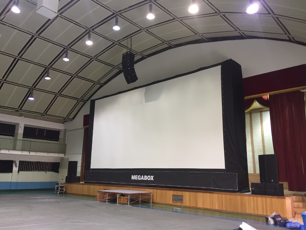 학교 무대 특설 대형 프레임 스크린 및 라인어레이 스피커 셋업 2