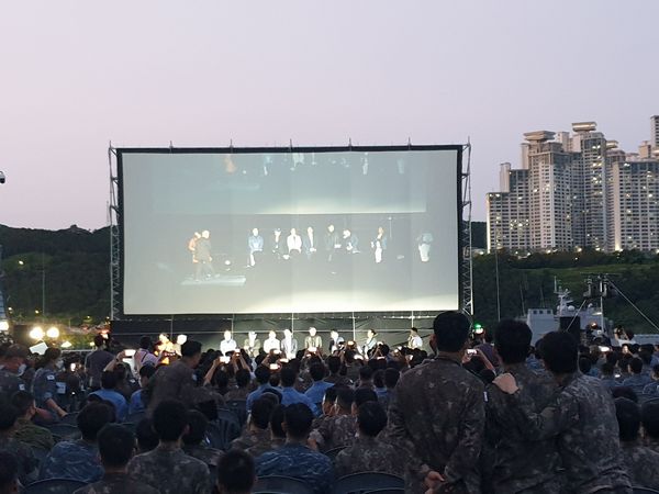 독도함 시사회 무대인사 현장 2